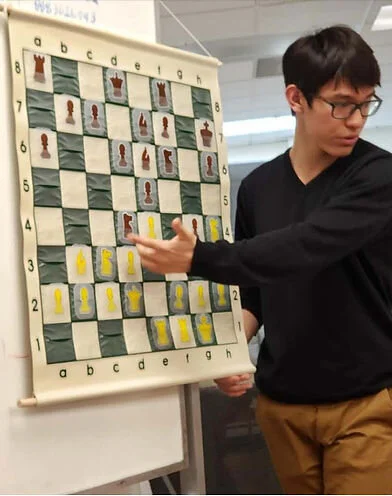Bilgen Sazci teaching chess at a demonstration board